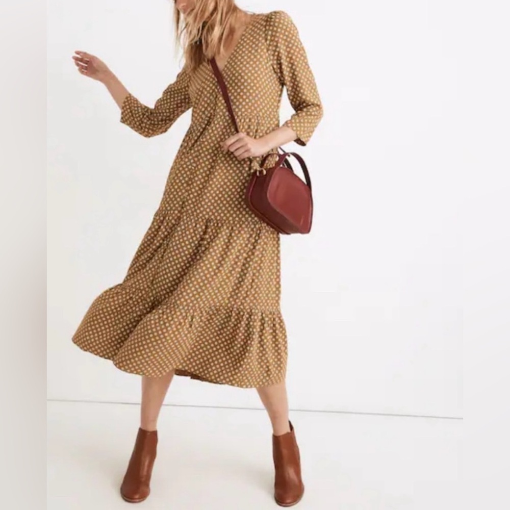 Madewell V-Neck Tiered Button-Front Midi Dress in Daisies Forever. Size 0